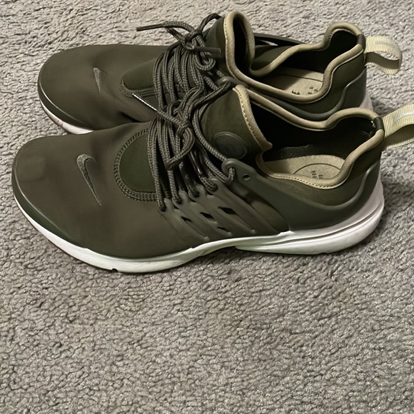 Women Nike presto shoes - Picture 2 of 3